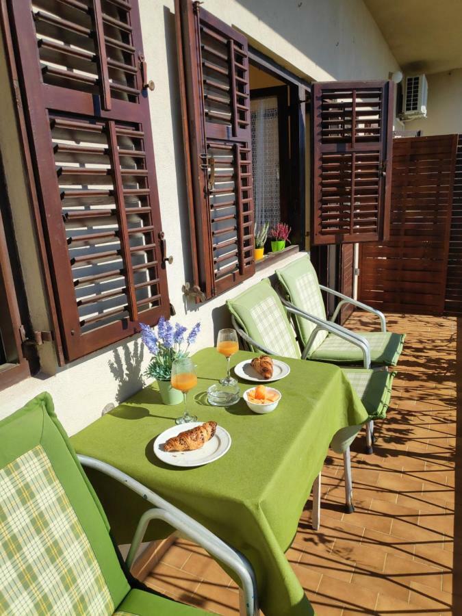 Apartments Niko Омиш Экстерьер фото