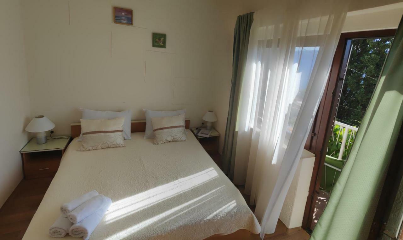 Apartments Niko Омиш Экстерьер фото