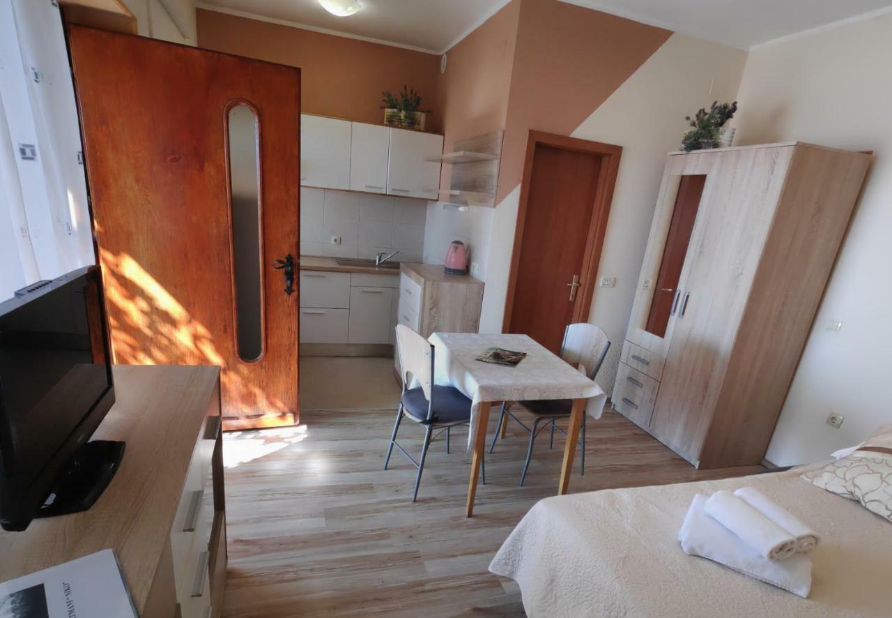 Apartments Niko Омиш Экстерьер фото